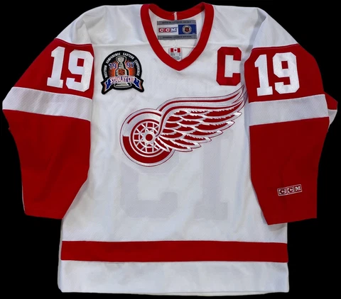 STEVE YZERMAN 1997 CCM DETROIT RED WINGS STANLEY CUP JERSEY SIZE MEDIUM Cover