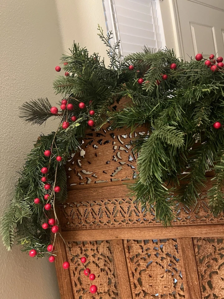 Guirnalda Iluminada Decoración de Navidad Verde 90 pulgadas Largo Rama Luces Cálidas Bayas Foto 1 de 4