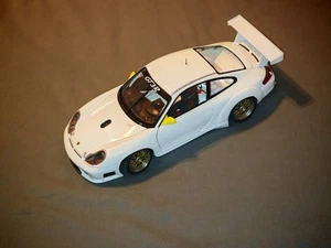 Superb 996 GT3 R Porsche 911 Fase 1 AutoArt - Scala: 1/18 - Foto 1 di 7
