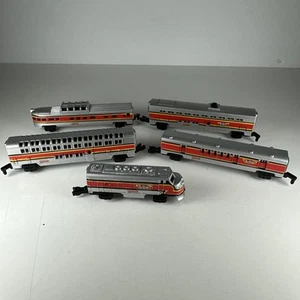 Galoob Micro Machines 1990 Power Sounds Train Set Passenger Locomotive & Cars - Picture 1 of 17