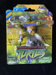 2004 Teenage Mutant Ninja Turtles TMNT Donatello Squirt Gun Squirtz Keychain - Picture 1 of 7
