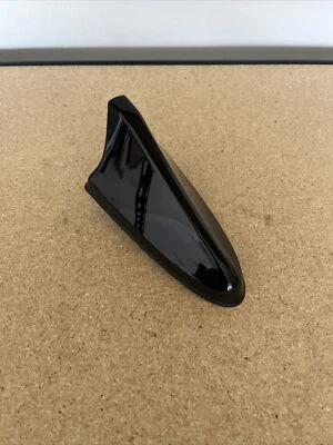 Антенна 2019–2021 Kia Forte Roof Radio Shark Fin от оригинального производителя 96210-M6000EB - Изображение 1 из 4