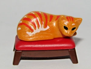 Playmobil Miniature Striped Yellow Cat on red seat - C1 - Picture 1 of 3