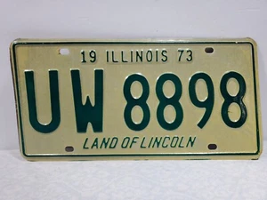 Targa Illinois 1973 UW 8898 - Foto 1 di 4
