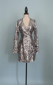 Größe: 6 PRETTYLITTLETHING Silber Pailletten Kleid tiefer V-Ausschnitt Damen Langarm - Bild 1 von 13