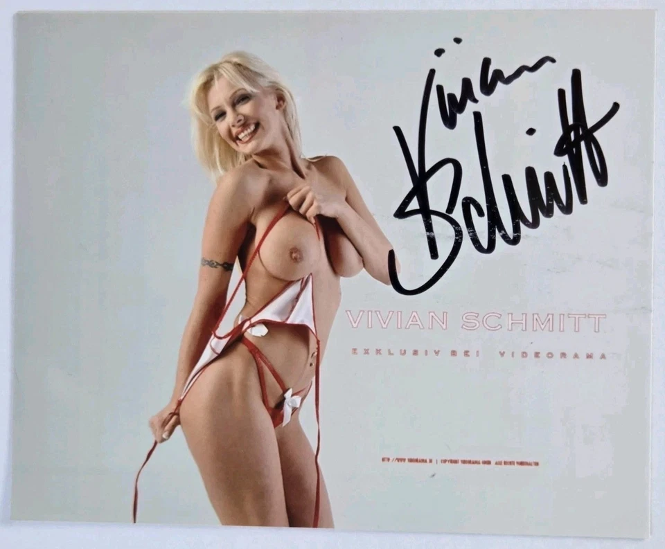 Signiertes Foto Vivian Schmitt  10 x 12 cm - Bild 1 von 1