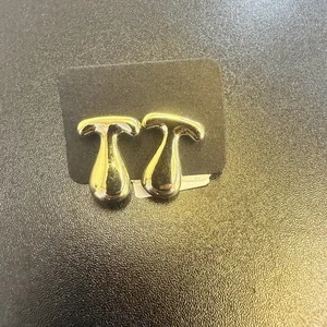 T Bubble Buchstaben Ohrstecker in Gold Strumpf Füller für Frauen kleines Geschenk - Bild 1 von 3