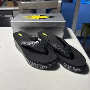 Sandalias de cuña volátiles negras metálicas imitación serpiente plataforma tanga para mujer talla 11 - Imagen 1 de 7