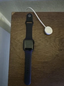 Apple Watch SE (2nd Generation) 40mm Aluminum Case with Sport Band - Midnight - Afbeelding 1 van 6