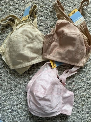 Nuevos con etiquetas, sujetadores Simply Basic sin cables, lote de 3, talla 36C para mujer Foto 1 de 4