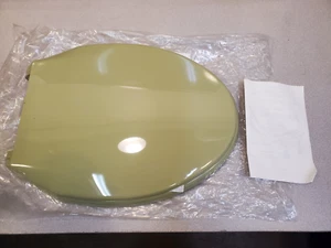 Vtg NOS Olsonite Closet Toilet Seat, Avocado Green, 18 x 14.25 inches, Scratched - Picture 1 of 10