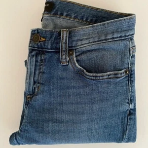 Banana Republic Girlfriend Jeans Women’s Size 26/2 Relaxed Fit Classic Denim - Picture 1 of 12