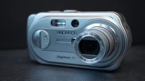 Samsung Digimax A7 7.0MP Digital Camera - Silver - Picture 1 of 8