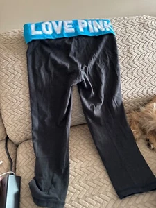 VS Pink Love Black Fold Over Logo Waist Cropped Yoga Pants Leggings XS XSMALL - Picture 1 of 2