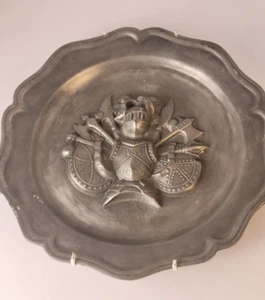 Roundhead Pewter Dish Knight - Picture 1 of 5