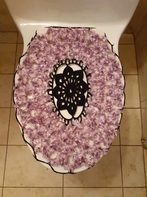 TAPA/CUBIERTA DE ASIENTO DE INODORO REDONDA DE GANCHILLO HECHA A MANO EN NEGRO/MULTICOLOR Foto 1 de 3