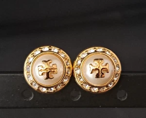 Tory Burch Logo Faux White Pearl Rhinestone Round Post Gold Tone Earrings - Imagen 1 de 6