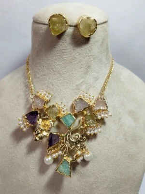 Conjunto de collar de piedras preciosas naturales con perno prisionero joyería hecha a mano. Foto 1 de 4