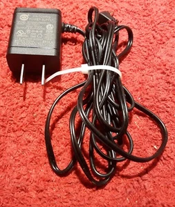 D44) iTE Power Adapter S003AKU0600040. Output: DC 6V, 400mA, 3.5mm Barrel Plug - Picture 1 of 1