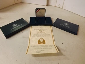 Caja de dólar de plata del quincentenario de Colón 1992-P prueba y certificado de autenticidad solo sin monedas - Imagen 1 de 11