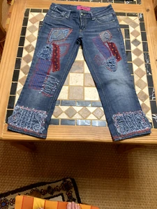 Save the Queen - 3/4 - Damenjeans mit aufwendigen Stickereien - Bild 1 von 5