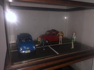Set Gunze Sangyo Fiat 500 Abarth Red,Fiat 500 F Azzurro Fiorentino 1/24 + 3 Girl - Foto 1 di 4