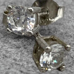 COPPIA DI ORECCHINI PUNTILUCE IN ARGENTO 925 ZIRCONE NATURALE UOMO DONNA BOTTONE - Foto 1 di 8