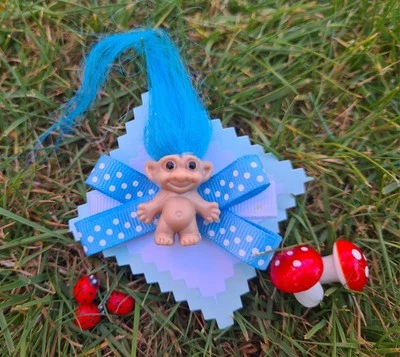 Cute Ladies Girls Retro 80s 90s Kitsch Kawaii Hairclip  - Image 1 of 2