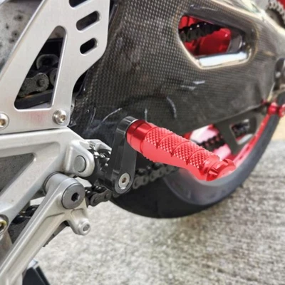 Red R-FIGHT 40mm Front Riser Extender Foot Pegs For Buell XB12S Lightning 04+ — 第 1/4 张图片