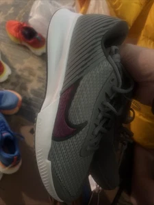 NUEVO NIKE ZOOM VAPOR PRO 2 CLY DV2020 006 GRIS/SANGRÍA PARA HOMBRE TALLA 8,5 para hombre - Imagen 1 de 17