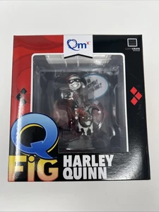 Neu Q-Fig DC QMX Harley Quinn mit Hyäne & Schild 4" Figur - Loot Crate Exclusive  - Bild 1 von 2