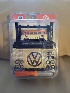 1958 Volkswagen Microbus M2 Machines 1:64 Scale Model Kit R 76 - Picture 1 of 3