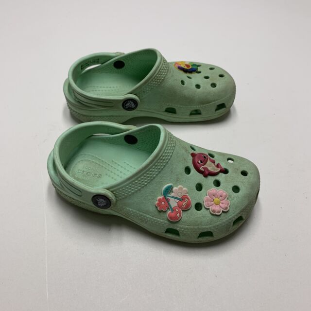 Preços baixos em Tênis unissex para crianças Crocs Verde 11 Sapato