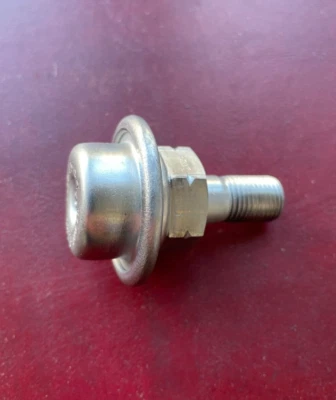 Regulador de presión de combustible Denso 1998-2005 OEM LEXUS LX470 GX470 4,7 L #23270-50010 Foto 1 de 4