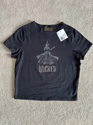 Camiseta de bebé Wicked x Forever 21 Elphaba pedrería negra talla mediana nueva con etiquetas Foto 1 de 4