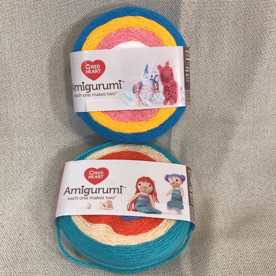 Red Heart E885. 9872 Amigurumi Yarn Llama