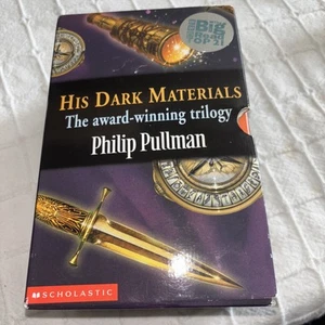 PHILIP PULLMAN - SEINE DUNKLEN MATERIALIEN TRILOGIE - TASCHENBUCH SET - 3 BÜCHER - Bild 1 von 5