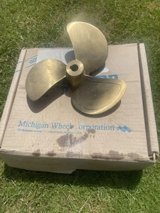 Michigan Propeller 3 Blade Model G352 11" x 7" RH Bore 25mm Part Number 665258 - Picture 1 of 2