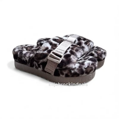 NOVA SANDÁLIA FEMININA UGG FLUFFITA ESTAMPA PANTERA CINZA TEMPESTUOSO 1122556 - Imagem 1 de 4