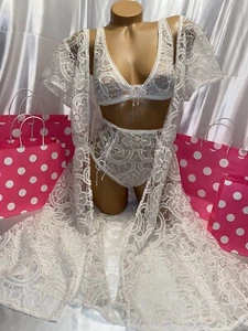 Victoria's Secret Morgenmantel Bralette & Höschen bestickt Spitze 3-teilig  - Bild 1 von 6