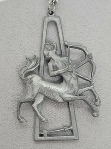 Collar y Collar Catedral Mod Peltre LG Zodiaco Sagitario Años 70 - Imagen 1 de 6