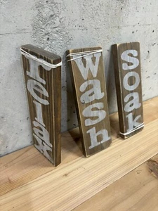 Juego de 3 letreros de baño de madera para decoración del hogar - aspecto rústico - Imagen 1 de 1