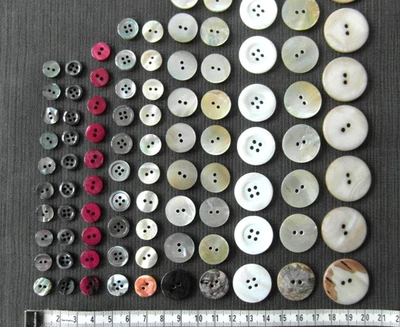 Konvolut Knöpfe Musterknöpfe Perlmutt 10 Positionen = 100 schöne Perlmuttknöpfe  - Bild 1 von 4