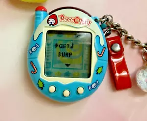 Tamagotchi Connection V3 Ichigotchi Blue Winter Treats Creme 2006 Bandai - Picture 1 of 6
