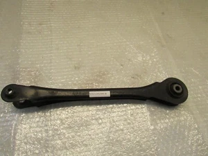 2023-2024 TOYOTA CROWN XLE BRAZO DE CONTROL INFERIOR TRASERO DERECHO OEM - Imagen 1 de 9