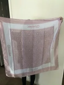 Neu GLOSSIER 2020 Urlaub seidiger Schal, limitierte Auflage (schneller kostenloser Versand) NEU - Bild 1 von 3