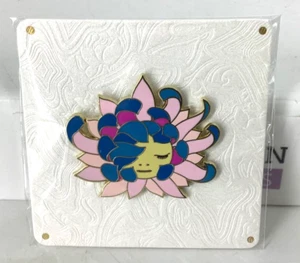 James Jean Chrysanthemum II Pin Artista FIRMADO en el reverso de la tarjeta Sellada - Imagen 1 de 3