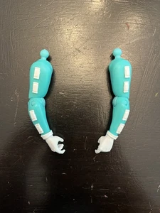 McFarlane DC Batman The Animated Series Condiment King Build A Figure Arms Parts - Picture 1 of 2
