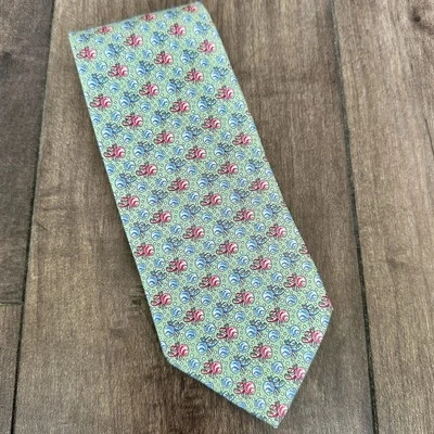 Gravata masculina Vineyard Vines Hermit Crabs - 100% seda - Gravata concha / gravata de praia - Imagem 1 de 4