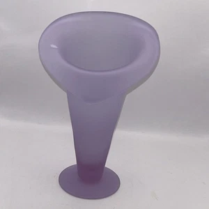 Mattierte Lavendel Lila Vase Vintage TELEFLORA Satiniertes Glas Gefäß mit Fuß 7,5" Höhe - Bild 1 von 8